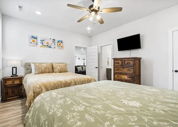 The Lake Fish-Amazing Views-Sleeps 24-Indoor-Outdoor Pools