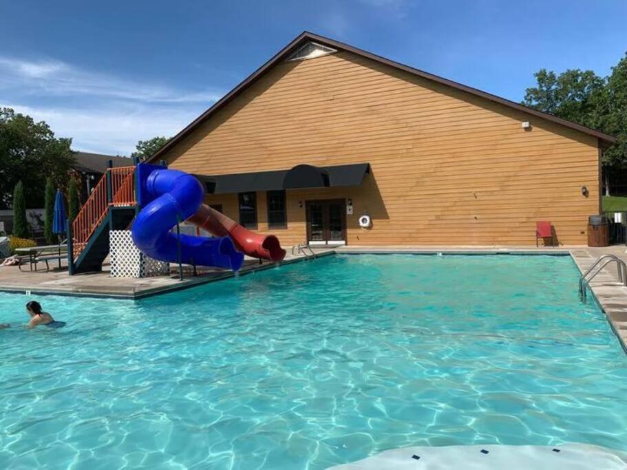 The Fish-amazing Views-sleeps 24-indoor-outdoor Pools * Branson